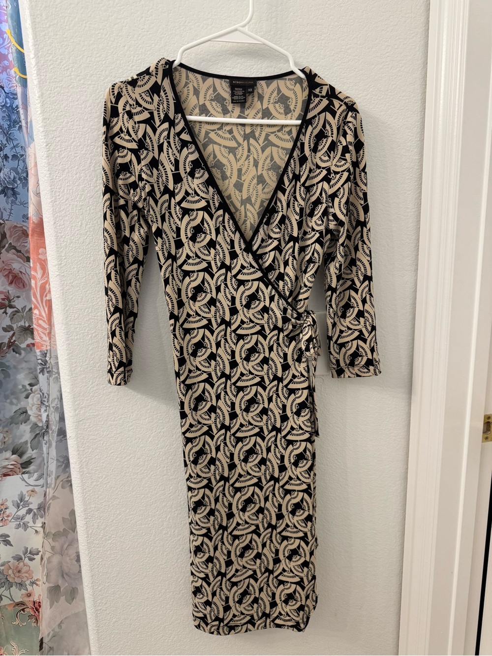 BCBGMaxAzria Black and Beige Fan Wrap Dress XS Asian Geisha